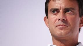 Le député socialiste Manuel Valls dit mercredi redouter un affrontement fratricide lors de la primaire socialiste, à laquelle il n'exclut pas de participer après la mise hors-jeu de Dominique Strauss-Kahn. /Photo d'archives/ REUTERS/Stéphane Mahé