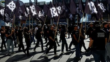 Des militants d'ultradroite manifestent le 10 mai 2025 Paris à l'appel d'un Comité du 9-mai.