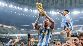 Lionel Messi avec la Coupe du monde