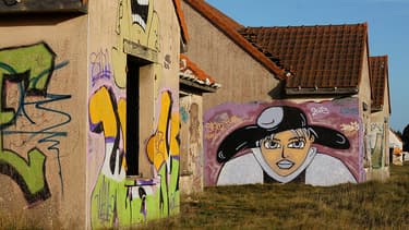 Tombé en ruine il y a 25 ans, le village fantôme Aquatour va être détruit.