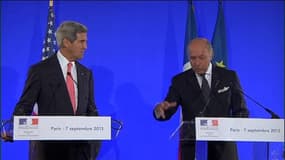 Laurent Fabius et John Kerry donnent une conférence de presse à Paris le 7 septembre 2013.