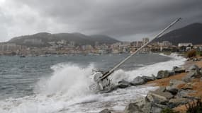 La Corse (ici Ajaccio), déjà touchée par Ciaran il y a quelques jours, a été placée en vigilance orange "crues" et "pluie-inondation". 