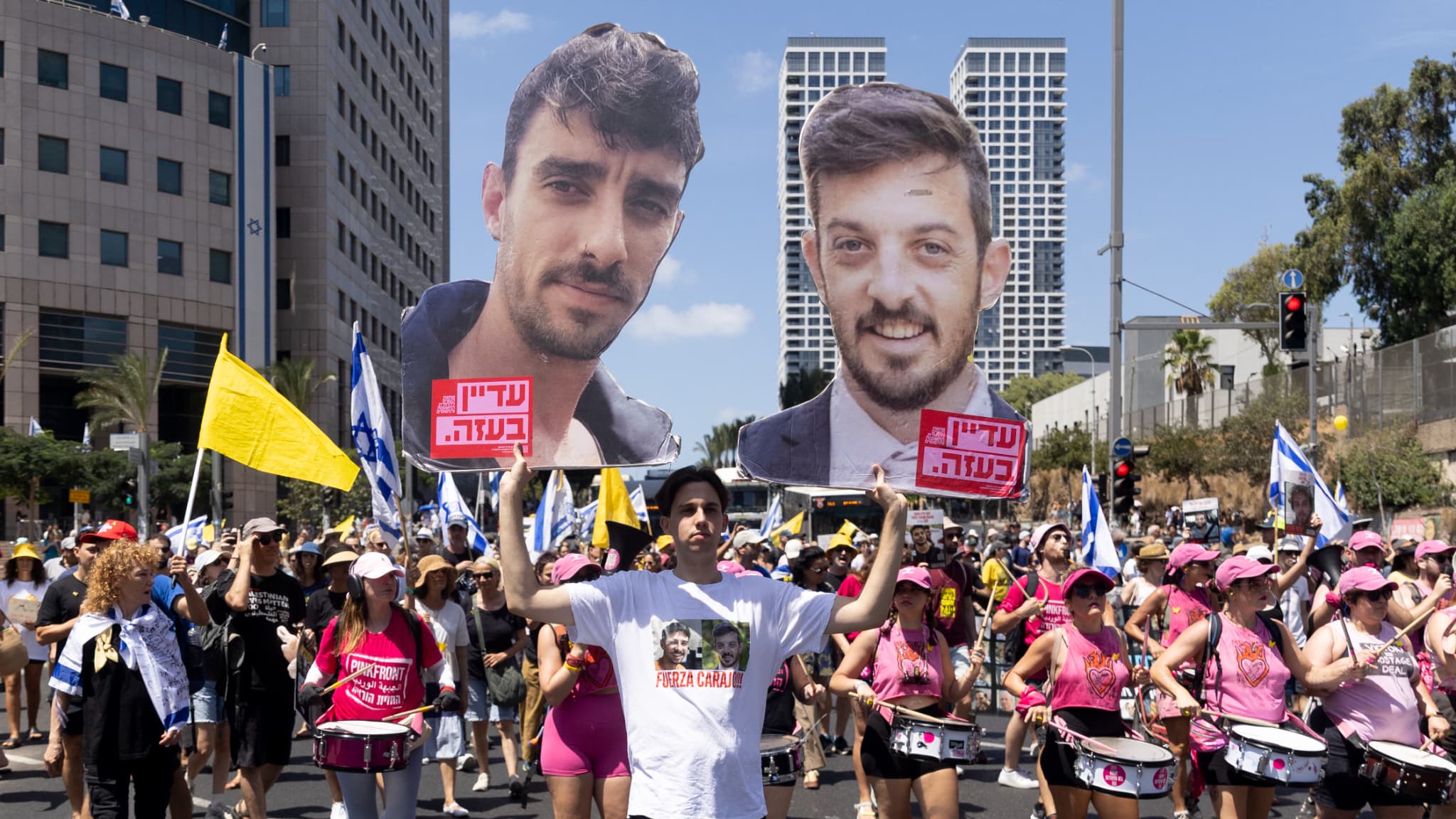 The Blanden Postators of Hostages during a demonstration that asks for an agreement on the hostages on August 17, 2025 in Tel Aviv, Israel. The Blanden Postators of Hostages during a demonstration that asks for an agreement on the hostages on August 17, 2025 in Tel Aviv, Israel.