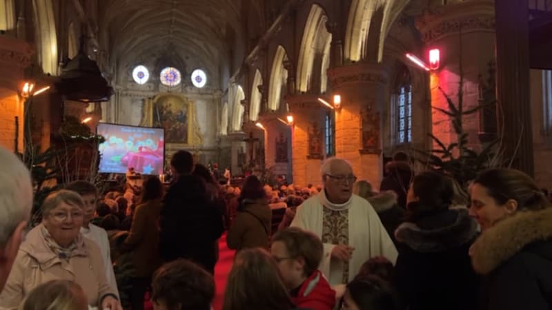 Les fidèles se sont réunis lors de la messe de Noël à Montreuil-sur-Mer, dans le Pas-de-Calais.