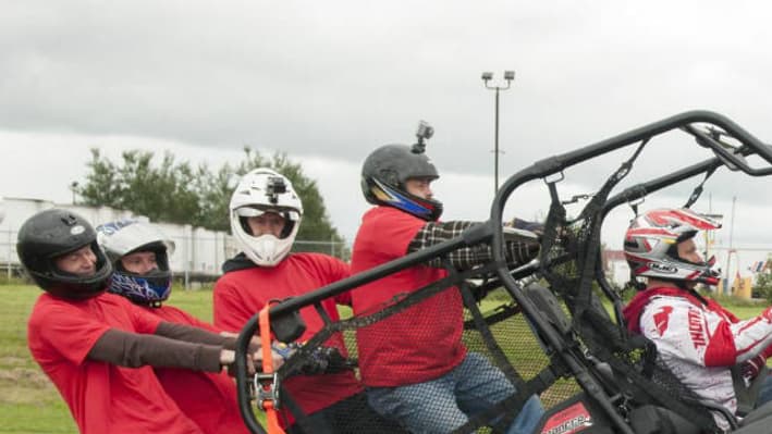 Ils ont parcouru plus d'un kilomètre comme ça... Ils ont parcouru plus d'un kilomètre comme ça...