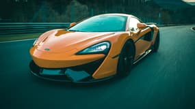 La petite McLaren conserve son V8 3,8 litres, mais de 570, il passe à 646 chevaux.