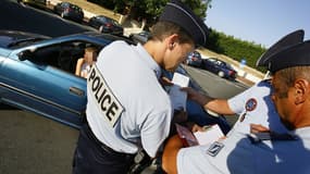 Les faux policiers arrêtent les voitures sur le bas-côté avant de déloger le conducteur (photo d'illustration)