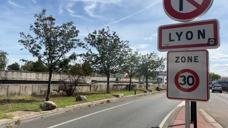 Le 30 mars 2022, la vitesse a été abaissée à 30 km/h sur l'ensemble des routes de la métropole lyonnaise.
