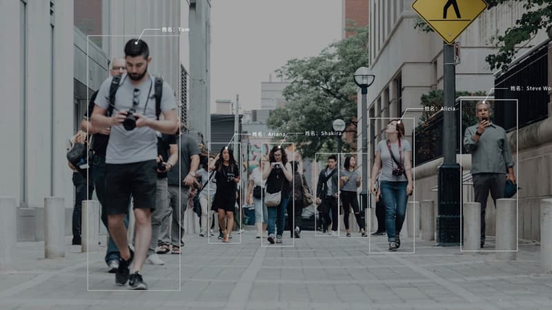 En Chine, la reconnaissance de la démarche est rendue possible grâce à une technologie inventée par l'entreprise Watrix