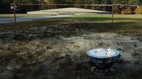 Bougies devant le mémorial du camp d'extermination de Sobibor, en Pologne