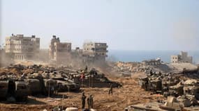 Des tanks et des soldats israéliens dans la bande de Gaza, photo transmise le 5 novembre 2023