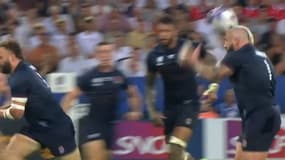 La passe de la tête de Joe Marler lors du match de Coupe du monde Angleterre-Japon (34-12), le 17 septembre 2023 