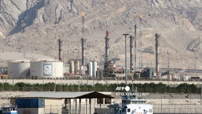 IRAN: UNE PLATEFORME D’UN CHAMP GAZIER FERMÉE APRÈS UNE FUITE