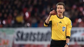 Daniel Siebert au sifflet de Leipzig-Francfort, le 6 décembre 2025.