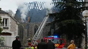 Incendie de la vieille église de Saint-Martin-le-Beau - Témoins BFMTV - Témoins BFMTV