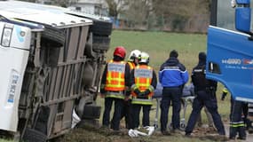 Sur les lieux de l'accident d'un car scolaire, à Jallans (Eure-et-Loir), le 30 janvier 2025