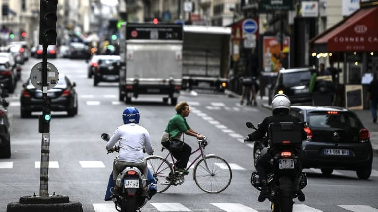 Dans une rue de Paris le 23 septembre 2020 