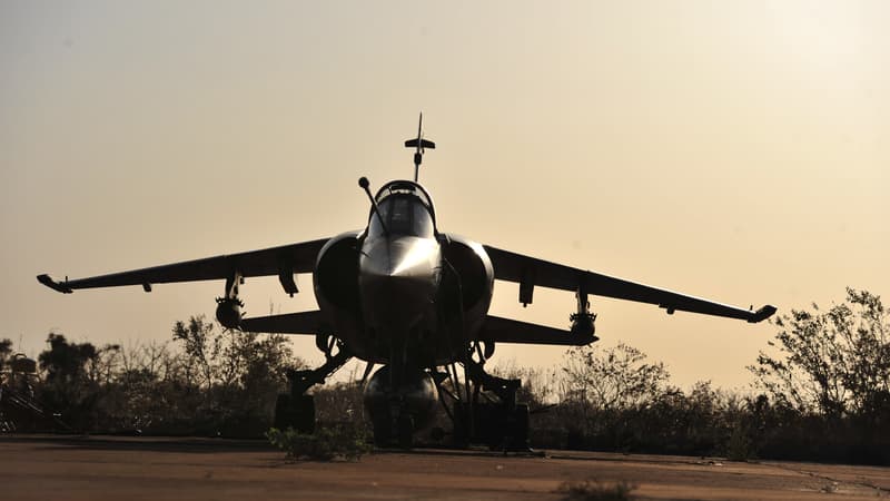 Un mirage F1 CR français décolle d'une base de N'Djamena, le 14 janvier 2013.