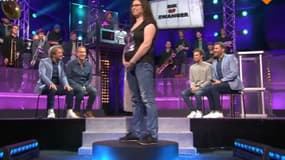 Une émission de télévision néerlandaise propose à des hommes de deviner si une femme a des rondeurs ou est enceinte.