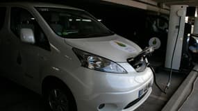 Le programme de financement vise notamment les bornes partagées sur les parkings des entreprises accessibles aux salariés et aux flottes d'entreprise.