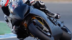 De Puniet lors des tests sur l'Aprilia du team Aspar
