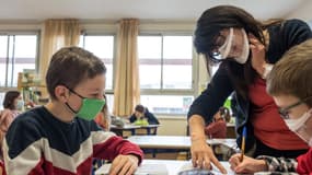 Les élèves de primaire n'auront plus l'obligation de porter un masque dans 47 départements dès lundi. (image d'illustration)