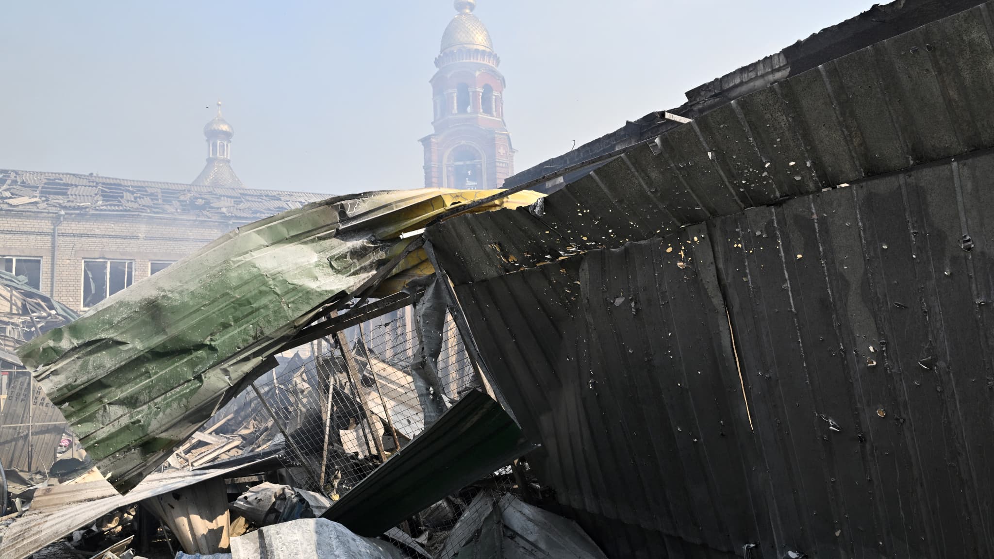 EN DIRECT - Guerre en Ukraine: un bombardement russe "massif" sur la ville de Sloviansk