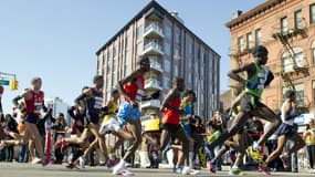 Des athlètes courent le marathon de New York, le 7 novembre 2010 dans le Queens. 