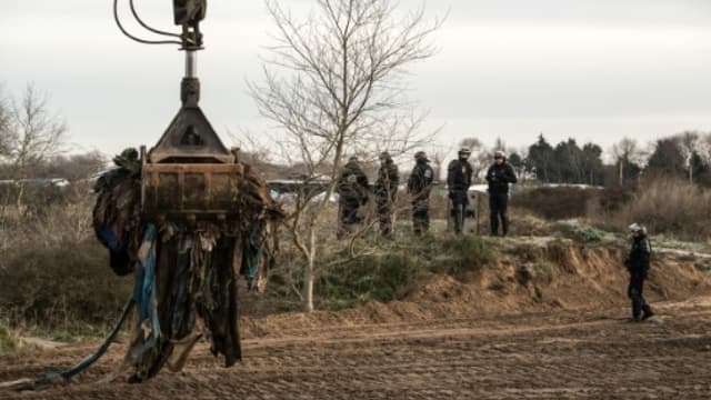 Tous les migrants qui se trouvaient dans une zone de la "Jungle" à Calais appelée pour des raisons de sécurité à devenir une zone plane et déboisée, le long de la rocade portuaire et de maisons, ont quitté les lieux - 25 janvier 2016