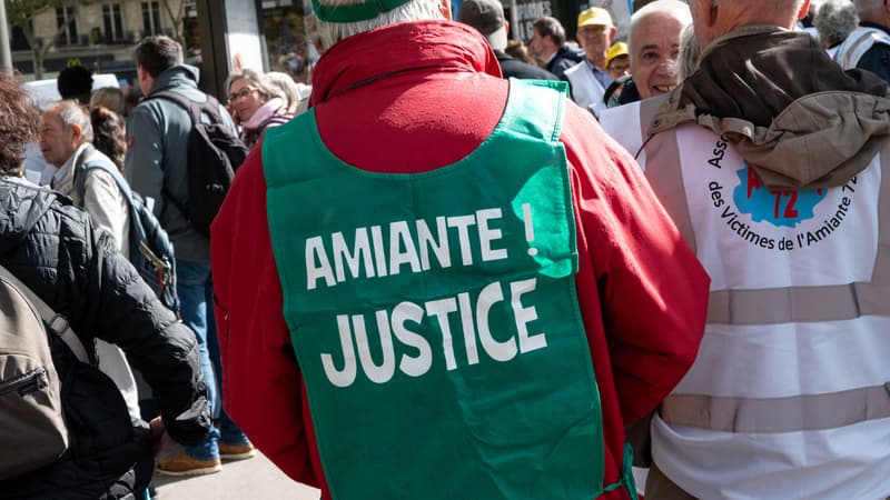Une marche blanche pour défendre la santé publique à Paris, en France, le 4 octobre 2025. 