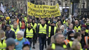 Des gilets jaunes manifestent sur les Champs-Elysées à Paris, le 2 mars 2019. - Eric Feferberg - AFP