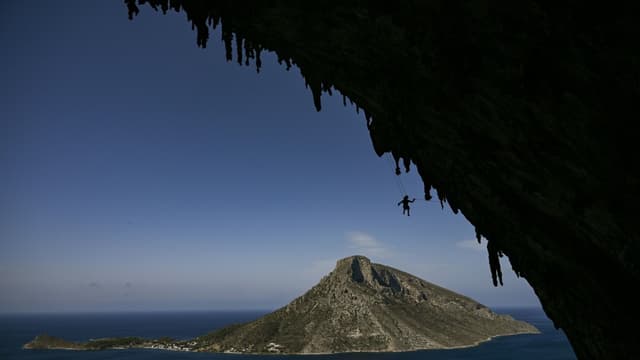 (Photo d'illustration) Un grimpeur à l'île de Kalymnos, en Grèce, lors du festival annuel d'escalade de l'île, le 4 octobre 2019