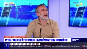 Lyon: un théâtre de rue pour faire de la prévention routière