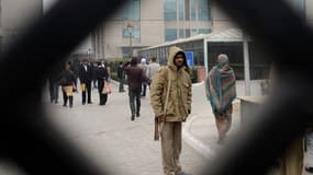 Des agents de police indiens devant la cour de justice de Saket à New Delhi le 3 janvier.