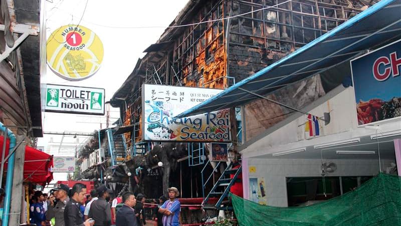 Un incendie a fait quatre morts et onze blessés, dont quatre Français, vendredi, dans un bar de l'île thaïlandaise de Phuket. /Photo prise le 17 août 2012/REUTERS/