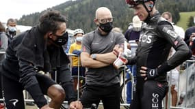 Dave Brailsford entouré d'Egan Bernal et Christopher Froome en août dernier