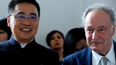 Le groupe Pierre&Vacances, fondé par Gérard Brémond (à droite), a signé un partenariat clé avec HNA, représenté par Wang Jian ( à gauche), son président.
