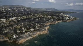 Vue aérienne de la ville de Mati le 26 juillet 2018, ravagée trois jours plus tôt par les flammes.