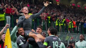 Francesco Camarda porté en triomphe par ses équipiers pour son but... finalement annulé lors de son premier match en Ligue des champions lors d'AC Milan-Bruges (3-1), le 22 octobre 2024
