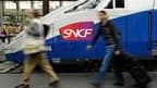 Le trafic SNCF sera sérieusement perturbé mardi en France en raison de la journée d'action interprofessionnelle organisée à l'appel de cinq organisations syndicales. /Photo d'archives/REUTERS/Gonzalo Fuentes