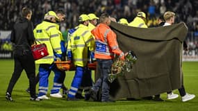 Etienne Vaessen évacué à l'hôpital pendant le match entre le RKC Waalwijk et l'Ajax, 30 septembre 2023