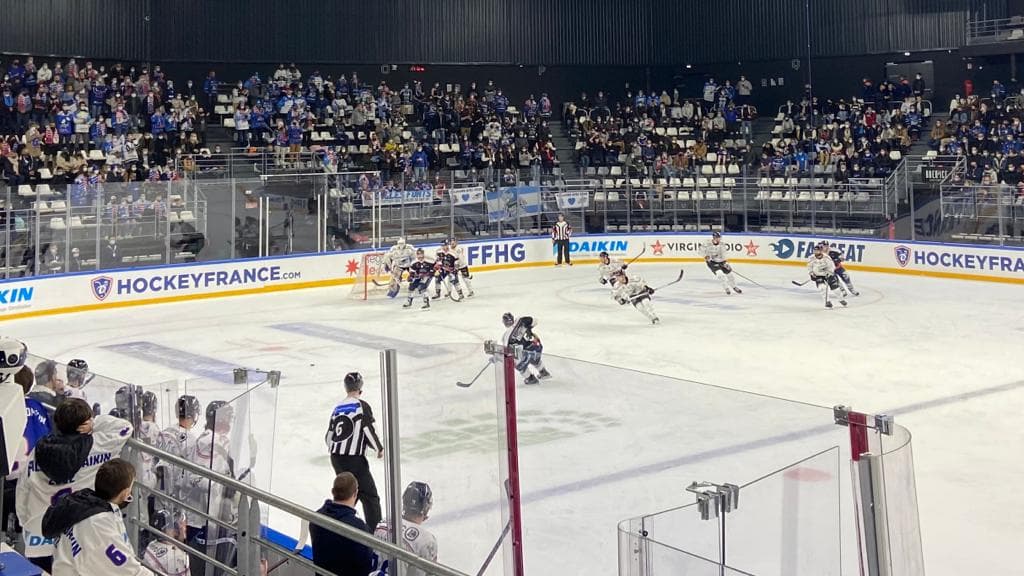 Les Rapaces de Gap se sont inclinés face aux Ducs d'Angers en finale de la Coupe de France de hockey. Les Rapaces de Gap se sont inclinés face aux Ducs d'Angers en finale de la Coupe de France de hockey.