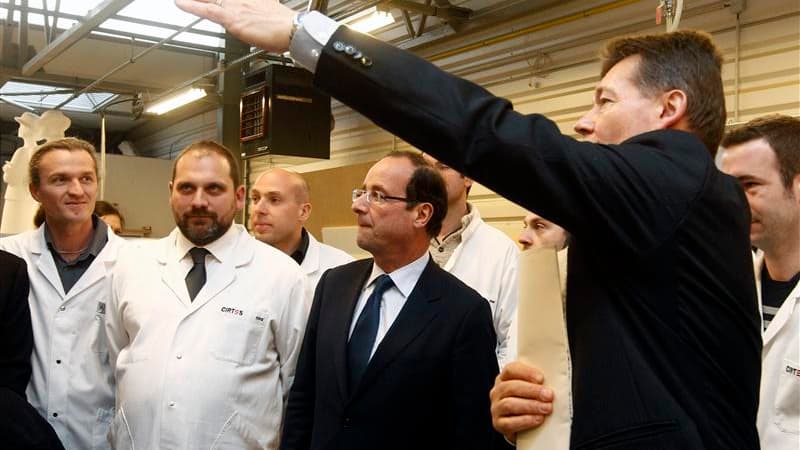 François Hollande lors d'un déplacement à Saint-Dié. Le candidat socialiste à l'élection présidentielle a déploréla "surenchère" orchestrée selon lui par Nicolas Sarkozy et Claude Guéant contre l'abattage halal, un débat qui divise jusqu'à la majorité. /P