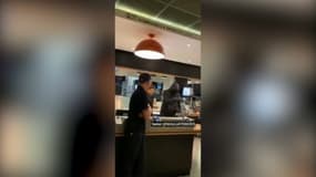 Une scène de braquage surréaliste dans un McDonald's près de Lyon filmée par un client