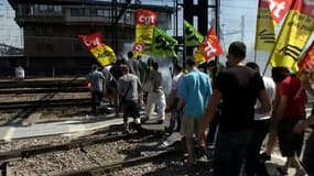 Cheminots grévistes occupant les voies de la Gare de Lyon, à Paris, ce vendredi 13 juin.