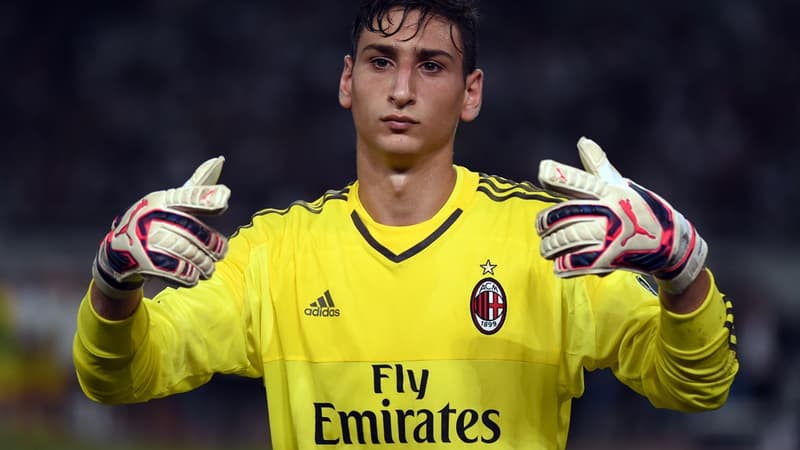 Gianluigi Donnarumma, gardien titulaire de l'AC Milan à 16 ans