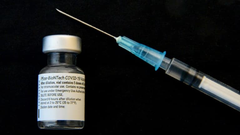 Un flacon du vaccin Pfizer/BioNTech