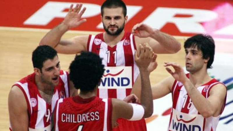 Porté par une armada de joueurs européens et américains, le club grec vise le sacre dimanche à Paris.