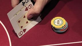 Trois cercles de jeux parisiens ont été récemment fermés par la police, qui semble décidée à faire le ménage dans ces établissements qui connaissent un succès croissant avec le développement du poker. Les enquêteurs sont intervenus "dans le cadre d'une in