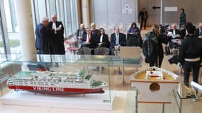 Des maquettes du MS Estonia sont exposées au tribunal de Nanterre, le 12 avril 2019. 